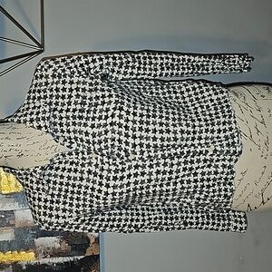 H&M Size 11-12 Youth White with Black‎ Star Pattern Blouse